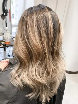 セミロング KYOKO 【Bear】のヘアスタイル