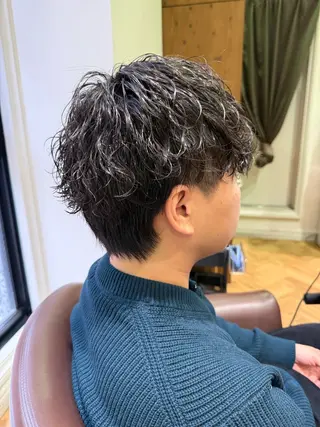 ショート パーマ メンズ 溝口 槙里也のヘアスタイル