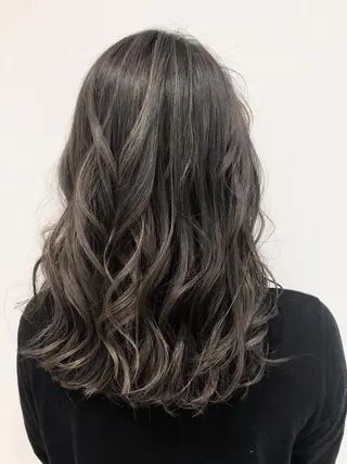 ミディアム 大久保 真希のヘアスタイル