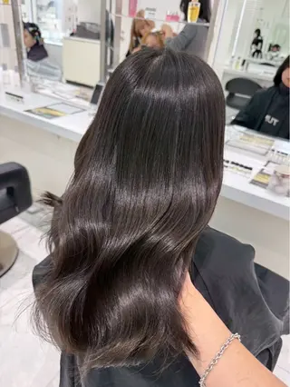 ロング カラー うる艶ワンホン🖤 HINANOのヘアスタイル