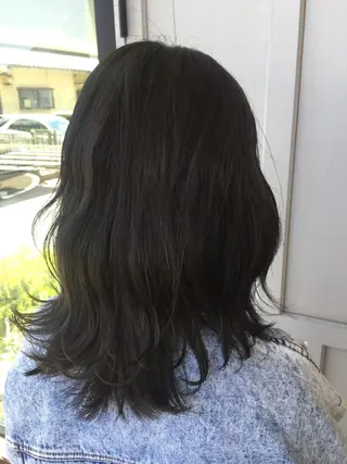 ミディアム カラー ツキダテ ユイのヘアスタイル
