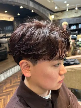 ショート カラー 曲がる縮毛 フェザー ニュアンス  佐々木のヘアスタイル