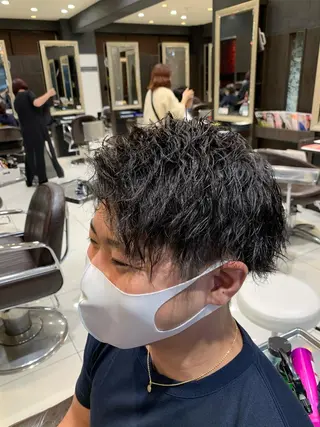ショート パーマ 岡本 勇輝のヘアスタイル