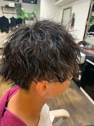 ショート パーマ メンズ 二本木 秀成のヘアスタイル