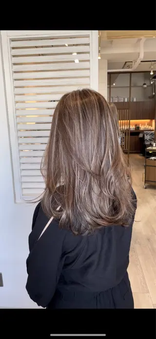 ロング 渡邉 真夕のヘアスタイル