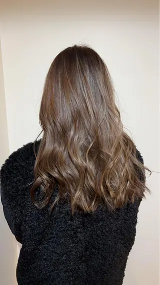 ロング カラー 小川 美奈のヘアスタイル