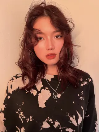 ミディアム Airi 韓国y2k ハイレイヤーのヘアスタイル