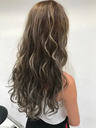 ロング カラー ヘアアレンジ 白髪ぼかしハイライト 茗荷谷駅徒歩2分のヘアスタイル