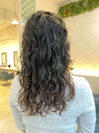 ロング パーマ 饒平名 知也のヘアスタイル