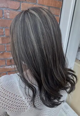 セミロング カラー Ida Akaneのヘアスタイル