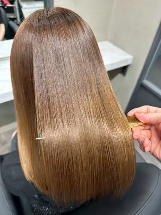 セミロング 高品質な髪質改善 透明感カラー船本のヘアスタイル