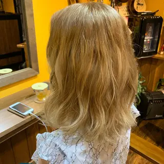 セミロング カラー ヨシダ アズサのヘアスタイル