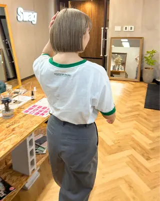 ショート 髪と音処　マトぺ所属・デザインカラー/ボブ ブリーチカラー/ユリのヘアスタイル