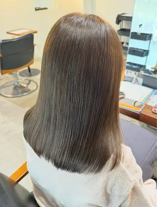 セミロング カラー 佐藤 世怜奈のヘアスタイル