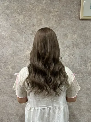 ロング カラー 岡山 紗里奈のヘアスタイル