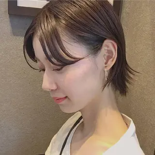 ショート カラー iplus まつげ、眉毛、耳つぼのマツエク・マツパデザイン