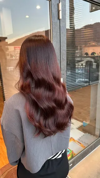 ロング カラー 鵜飼 真伍のヘアスタイル