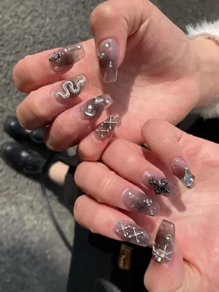 ミディアム ネイル ✴︎ Delightのネイルデザイン