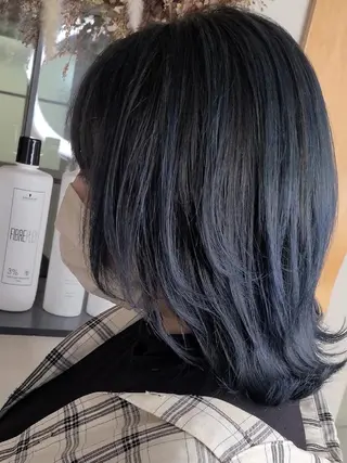 ショート ブリーチカラー🌈 嘉名 真樹のヘアスタイル