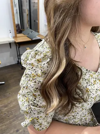 ロング 横浜🦋ハイトーン 🫐シャドウルーツのヘアスタイル