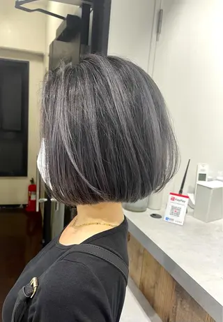 ショート カラー 白髪ぼかしハイライト バレイヤージュヤマトのヘアスタイル