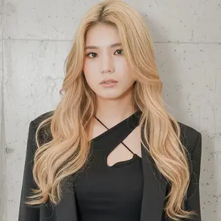 セミロング ハッシュカット 田窪珠妃のヘアスタイル