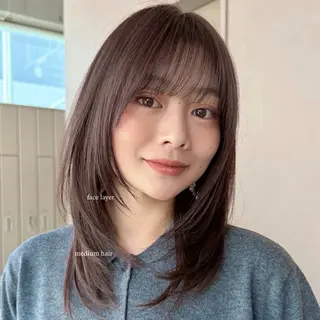 ミディアム manami/ ハッシュレイヤーのヘアスタイル