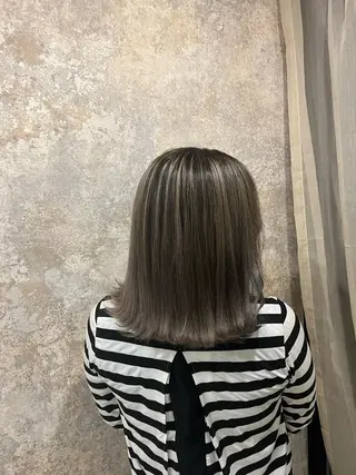 ミディアム マテリアル 中央駅店のヘアスタイル