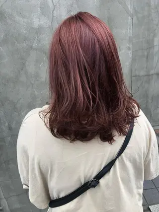 ミディアム カラー MIOベージュカラー 柔らかいカラーのヘアスタイル