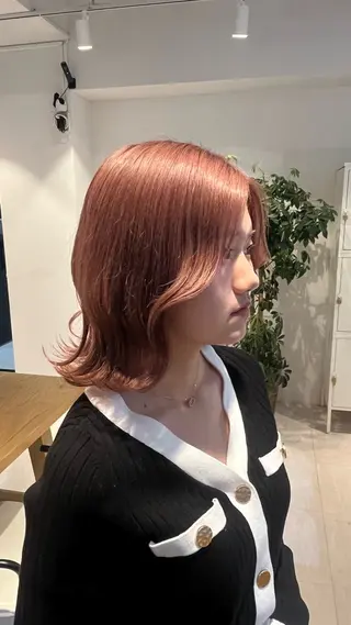 カラー ニトウ レイナのヘアスタイル