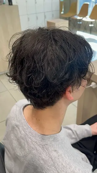 パーマ メンズ 巖本 真希のヘアスタイル