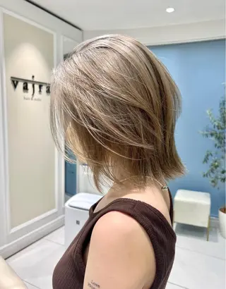 ミディアム カラー ヘアアレンジ ✨まとまるボブ/ 切りっぱなし/ユキナのヘアスタイル