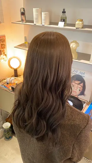 カラー hinata /ハイトーンのヘアスタイル