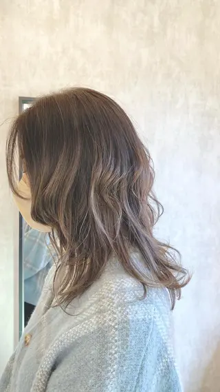 ミディアム 藤田 沙織のヘアスタイル