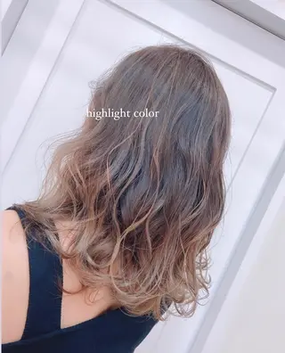 セミロング カラー しみず さきのヘアスタイル