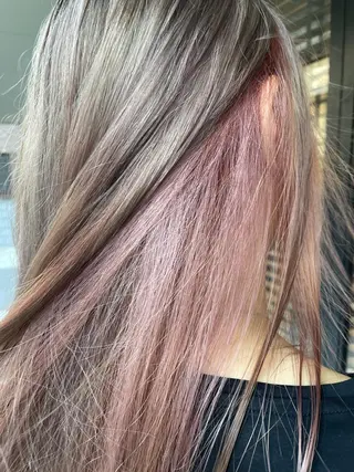 ロング カラー 和泉 沙綾のヘアスタイル