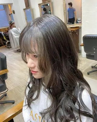 カラー セミロング bathair  所属・bathair 持田侑祐のヘアスタイル