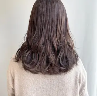 セミロング カラー 山口 莉奈のヘアスタイル