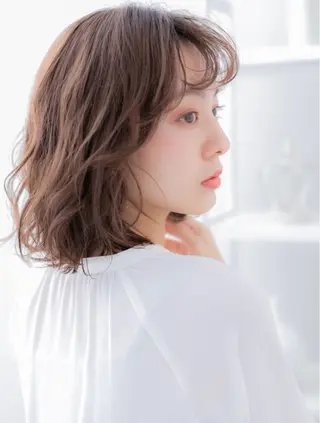 ミディアム 森永 薫のヘアスタイル