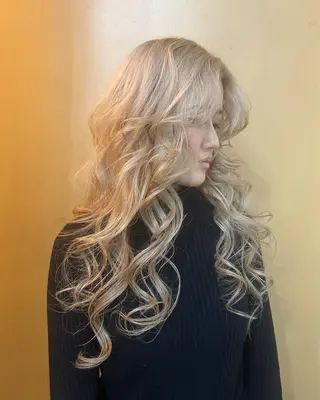 ロング Hiyo 外国人風くせ毛パーマのヘアスタイル