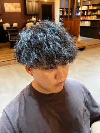 ショート パーマ メンズ おがた たくむの眉毛・アイブロウイメージ