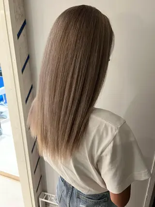 セミロング カラー 🔥ハイトーンカラー ギャルNAOKI🔥のヘアスタイル