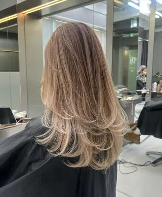 ロング アンナ🦋海外ヘア バレイヤージュのヘアスタイル