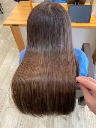 ロング 東 麻祐子のヘアスタイル