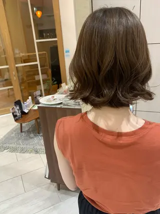 ショート カラー 伊藤 麻菜実のヘアスタイル