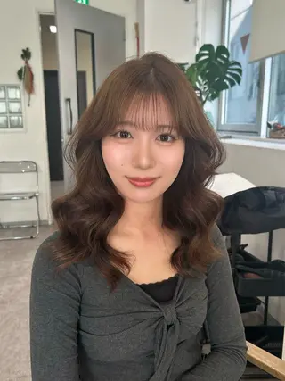 ミディアム ブリーチ/ベージュ /レイヤー/ひよりのヘアスタイル