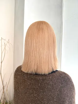 セミロング ハイトーン/透明感 カラー Mioのヘアスタイル