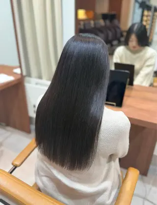 セミロング yuzua/レイヤー /縮毛/透明感のヘアスタイル