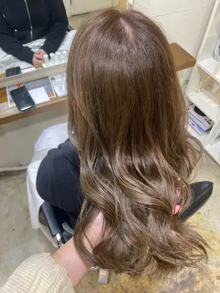 セミロング カラー MIOベージュカラー 柔らかいカラーのヘアスタイル