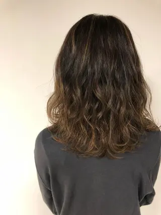 ミディアム 野坂 梨乃のヘアスタイル